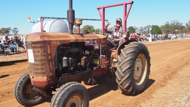 phoca thumb s 2018 rheola carnival tractor pull 1